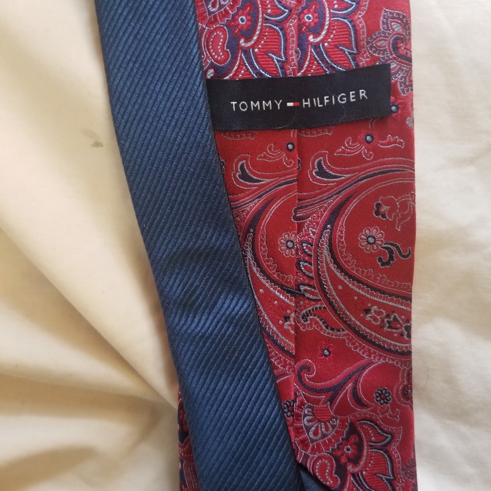Tommy Hilfiger 100% Silk Tie Floral and Paisley - Picture 5 of 6